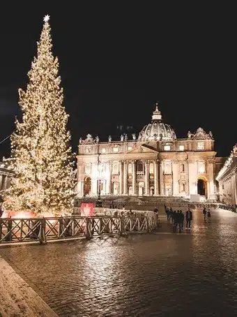 Decorar el Árbol con Imágenes de Jesús
