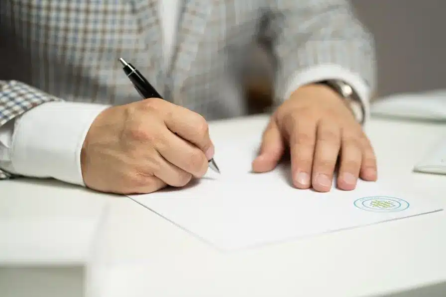 Dignity de la mujer en los contratos de matrimonio