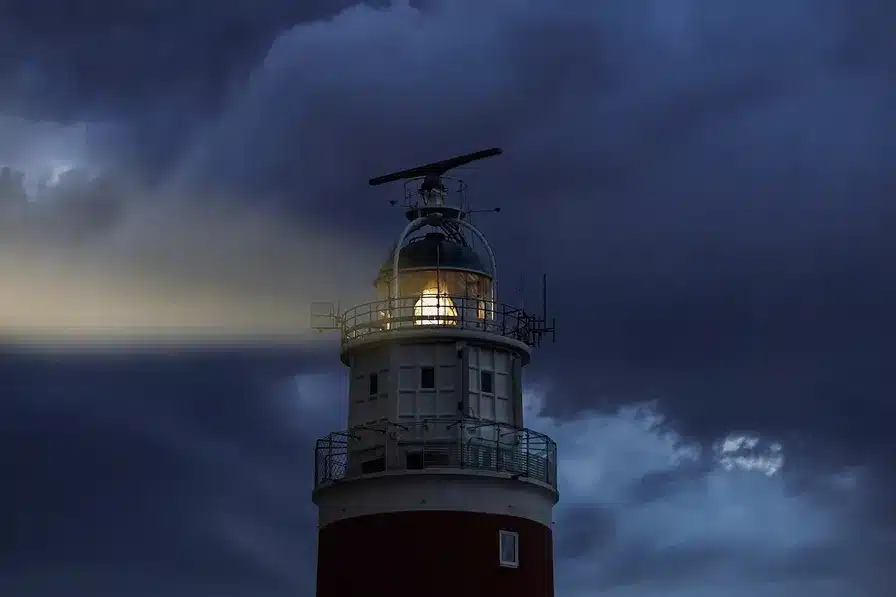El faro en la oscuridad