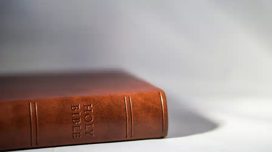 Hay varias religiones que consideran la Biblia como su libro sagrado