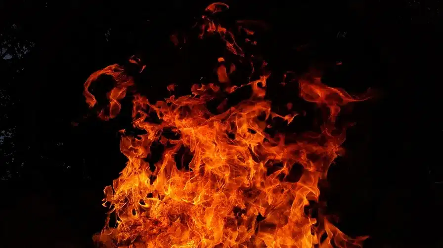 Persecución y fuego