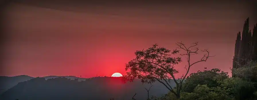 El uso de hogueras y luces en la celebración del solsticio de verano