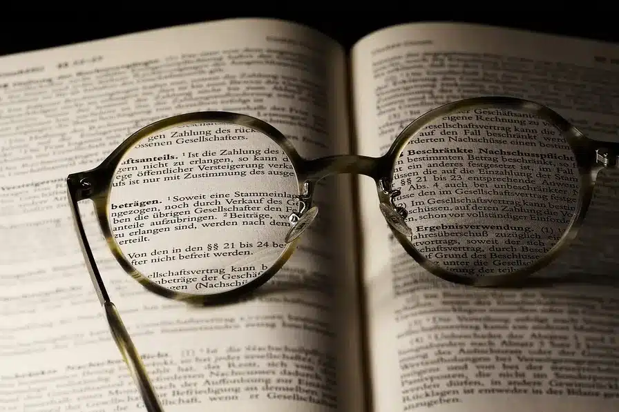Lee textos sagrados y reflexiona sobre ellos