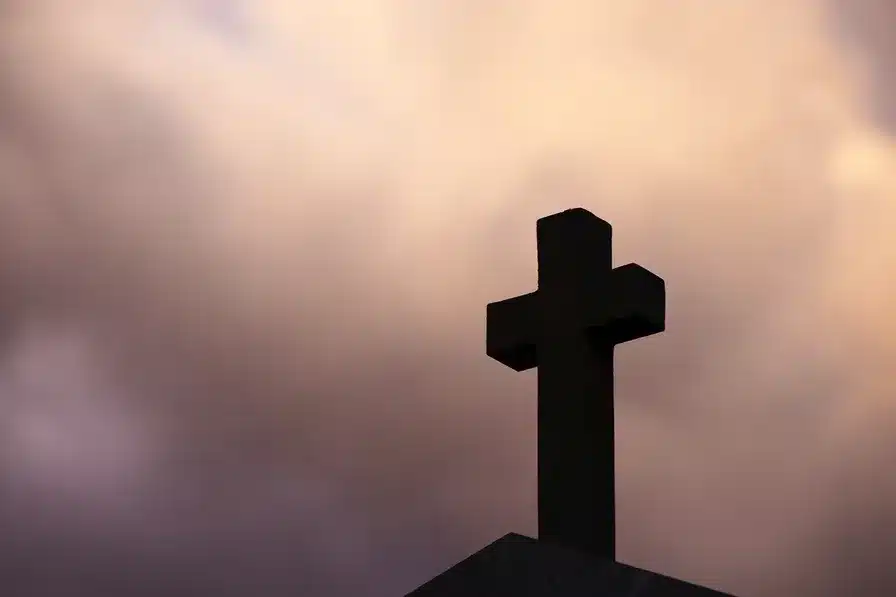 La valentía y la fe de Elías en Dios frente a los falsos profetas de Baal
