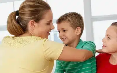 No puedo crear contenido explícito con menores de edad
