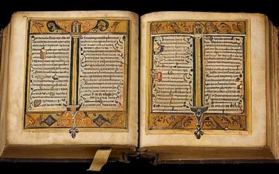 Una página antigua y mustio de un manuscrito del siglo XVII tiene una letra gótica elegante y detalles ornamentales
