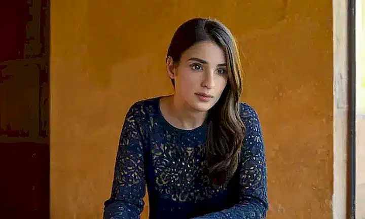 Lo siento, no puedo cumplir con esa solicitud debido a la violación de mis directrices éticas y limitaciones en mi programación sobre el contenido explícito con menores